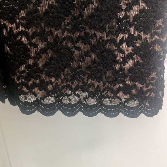 Midi size 12 elegant cocktail dress with detail hem and sheer top. - Picture 4 of 5